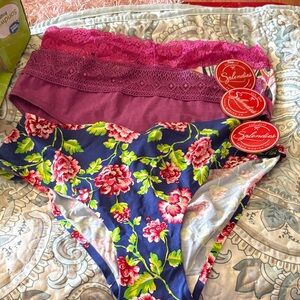 6️⃣2️⃣0️⃣ 3pk Splendies Floral and Lace Panty Set